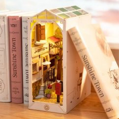 RoboTime Zarážka na knihy miniatura domečku Slunečné městečko
