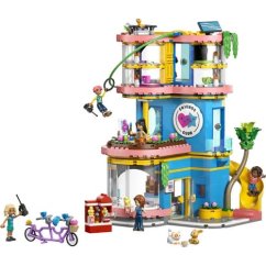 LEGO® Friends 42689 Klubovna pro kamarády v městečku Heartlake